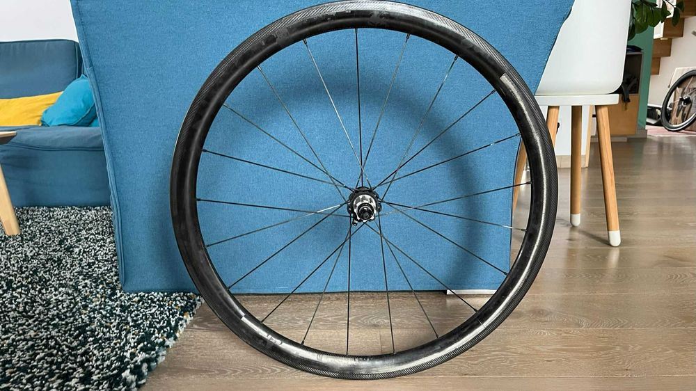 Vand roti de carbon pentru bicicleta cursiera 28" - butuc Vision