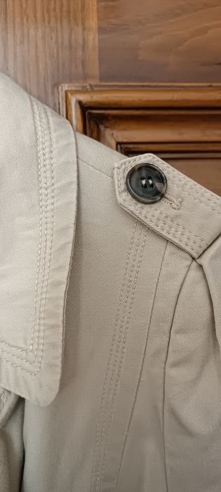 ,Zara тренчкот размер Xs