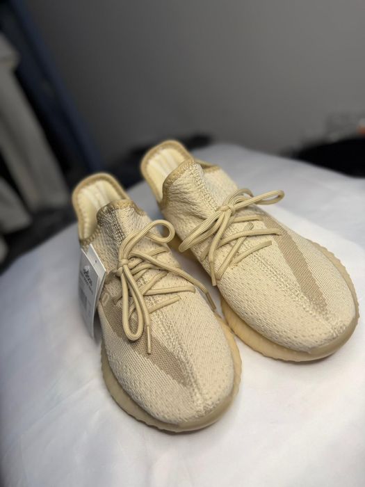 Adidasi Yeezy 350