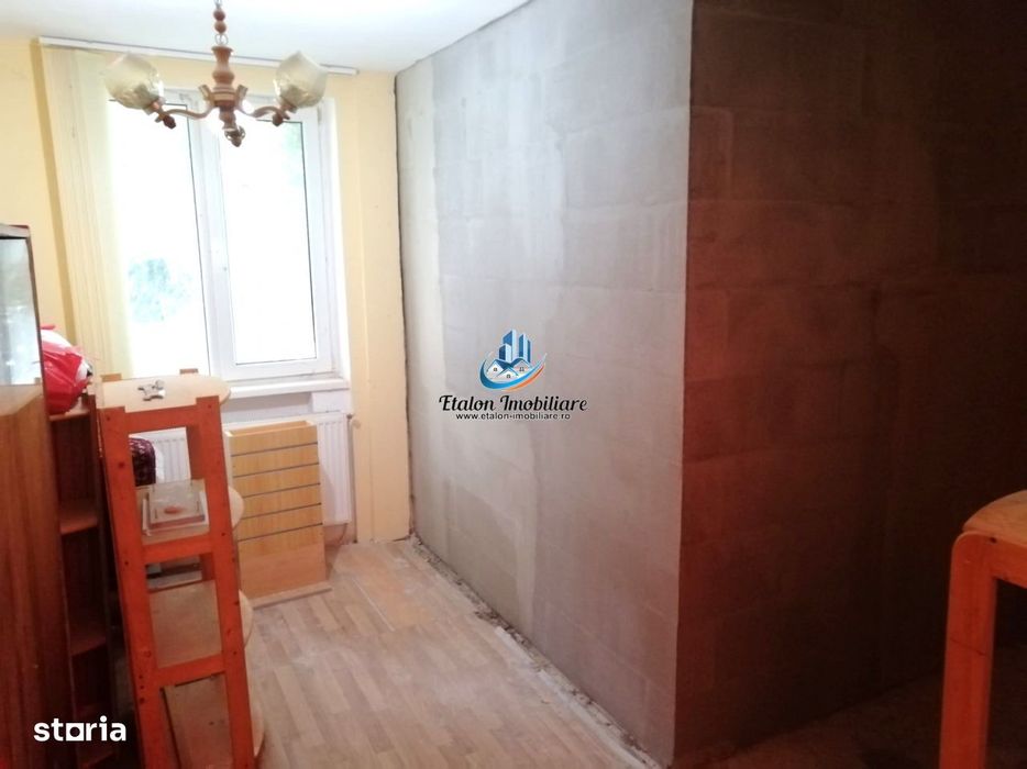 Apartament 3 camere decomandat, sud-est, Zona Scoala 10, Precista
