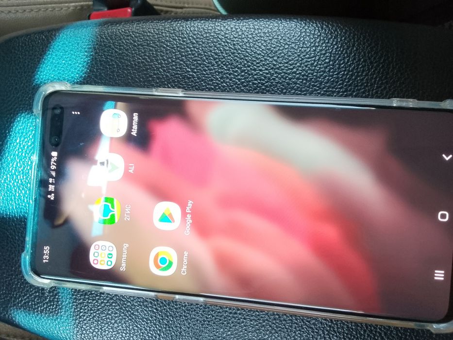 Samsung Galaxy s10 Б/у в нормальном рабочем состоянии