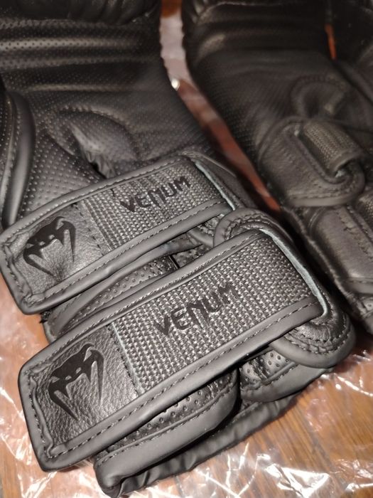 Manusi de box Venum