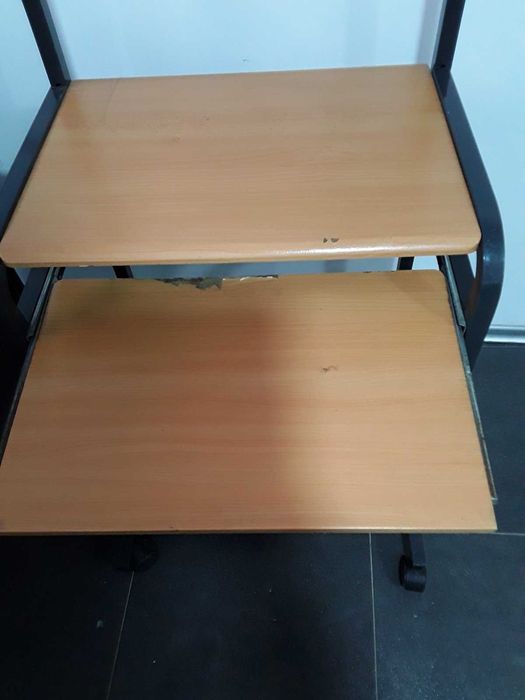 Бюро с надстройка