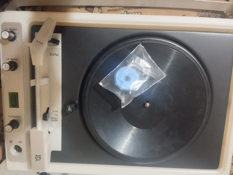 Продаю проигрыватель