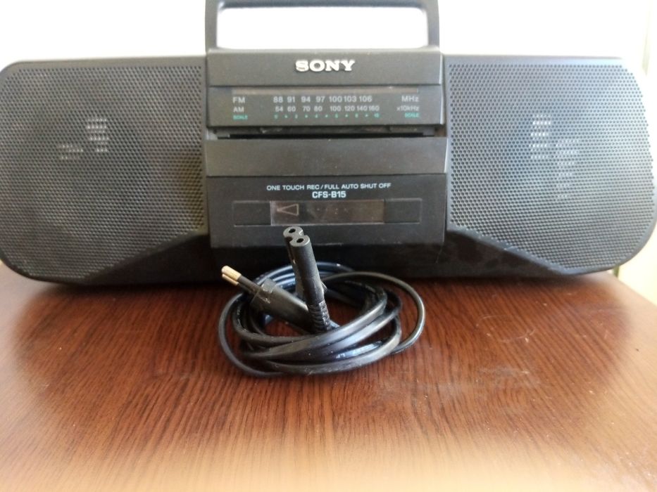 Vând piesele de schimb Philips și Sony din fotografii.