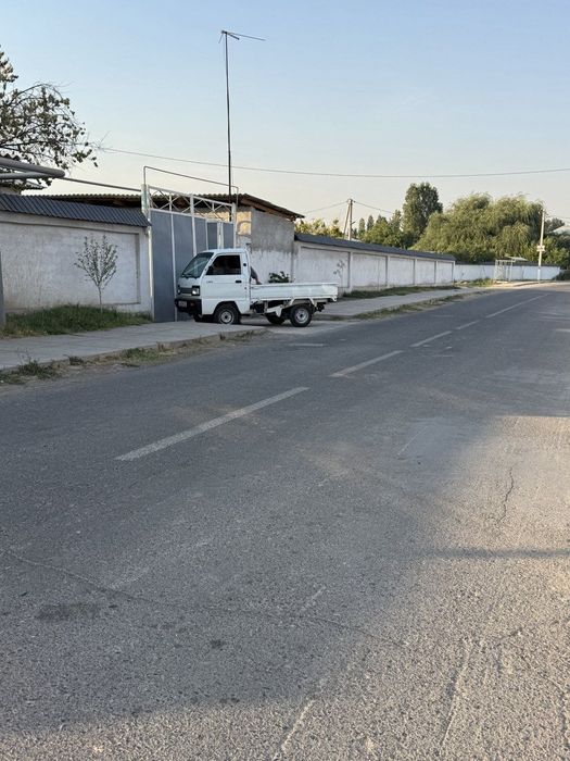 9 sotixlik 5 xona tayor uy va 4 xona bitmagan uy Gaz svet ichimlik suv