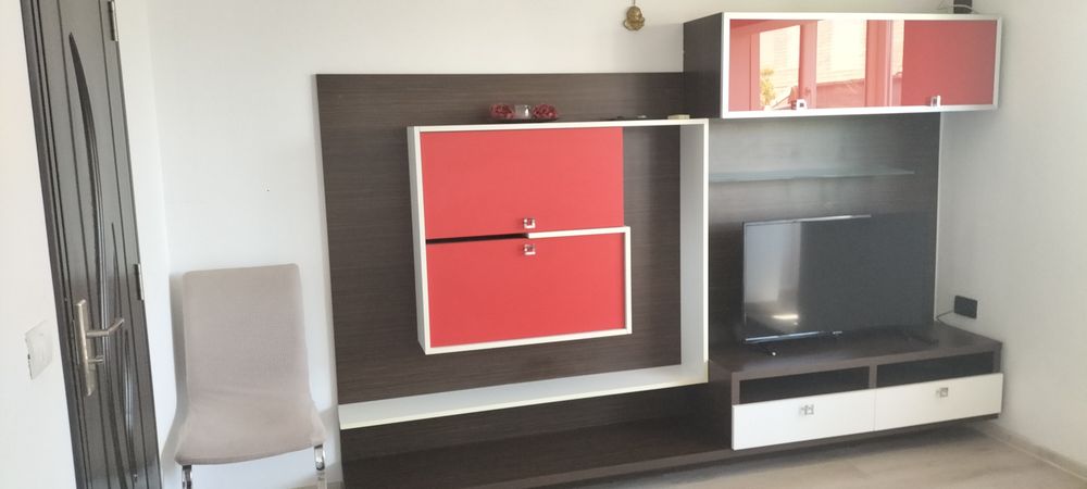 Închiriez apartament