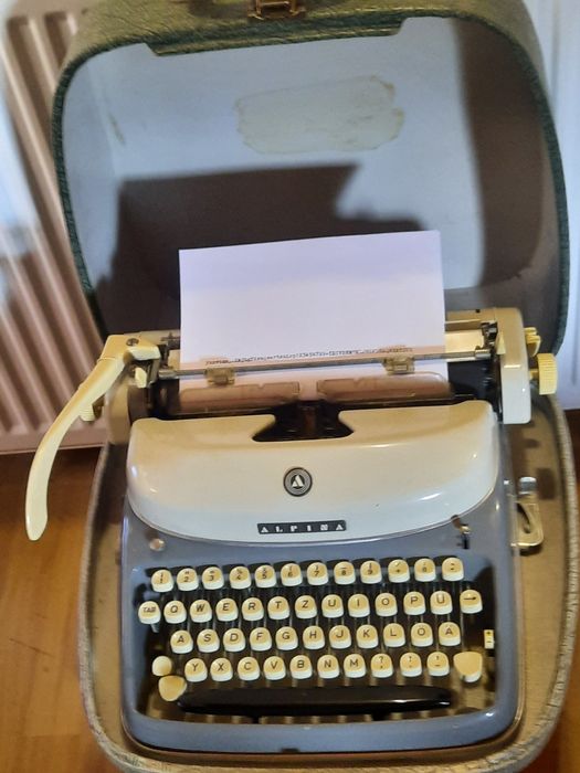 Mașină de scris Alpina funcțională