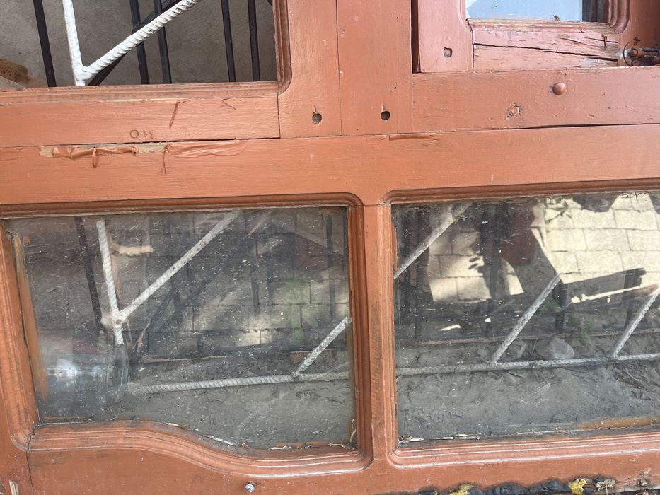 Окно деревянный