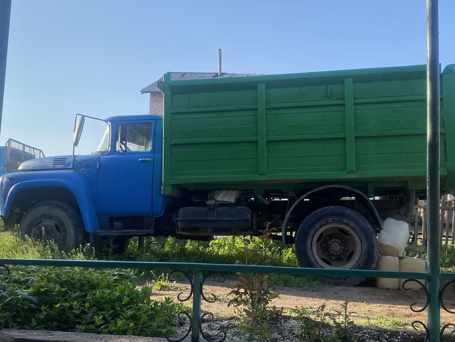 Зил 130 на ходу без вложеня