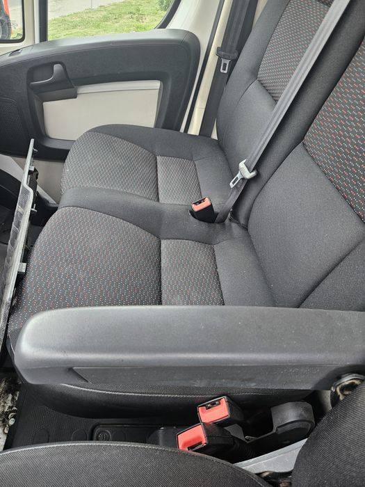 Peugeot Boxer L2H2

Motorizare 1997 cmc 130HP

Combustibil Diesel

Km