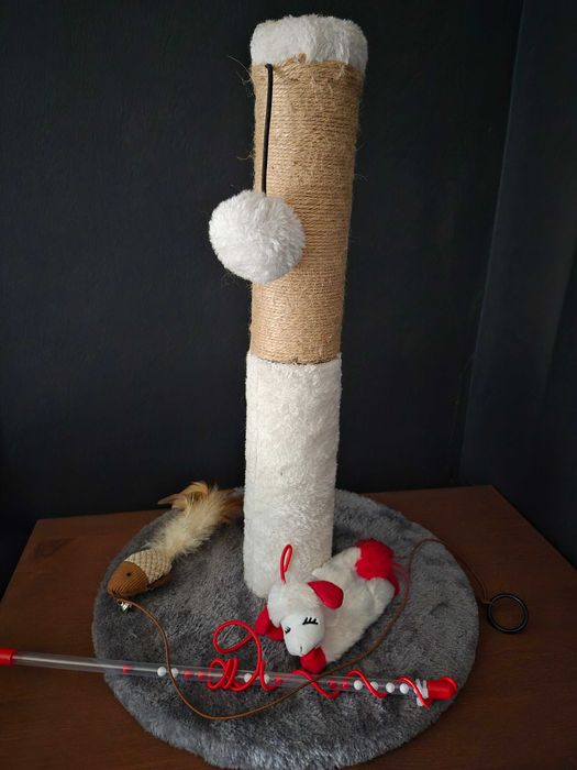 Stâlp de zgâriat pentru pisică + castroane ceramică + 2 jucării