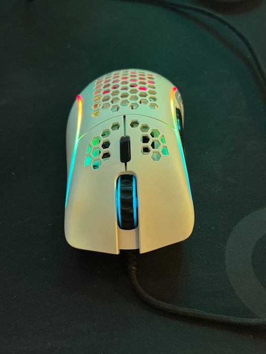 Геймърска мишка Glorious Model - minus мат бяла