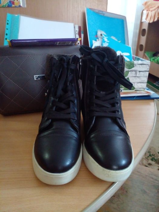 Продам ботинки новые