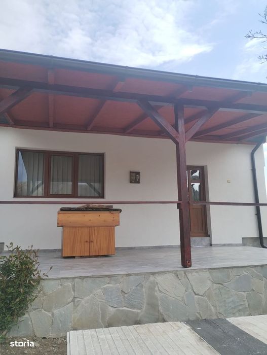 De vanzare casa Oituz-Bacau