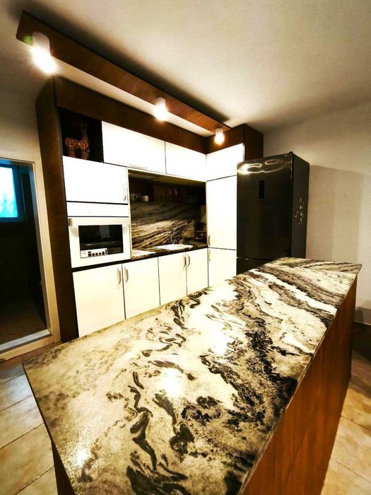 Дава се под наем Тристаен апартамент в Варна, Морска градина - 80 кв.м за 433.5 € - Снимка #2