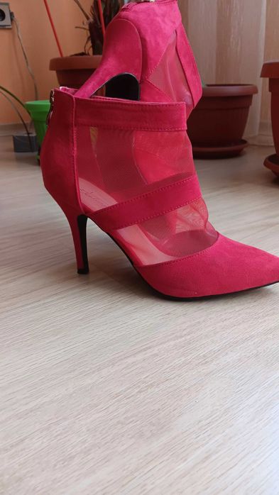 Дански обувки на токчета