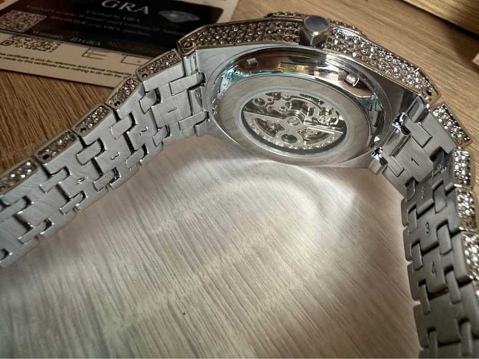 Диамантен Автоматичен Скелетон Часовник със Сертификат