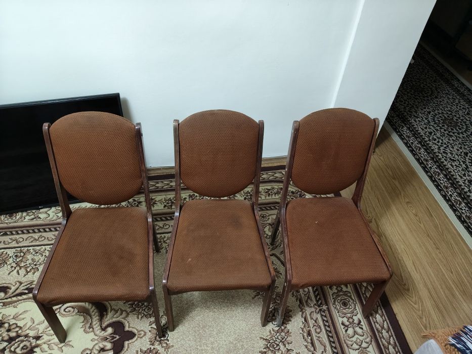 Срочно продам стол и стулья