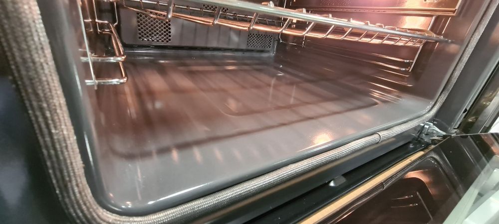 Фурна за вграждане Gorenje + TFT дисплей  Пиролиза  А+