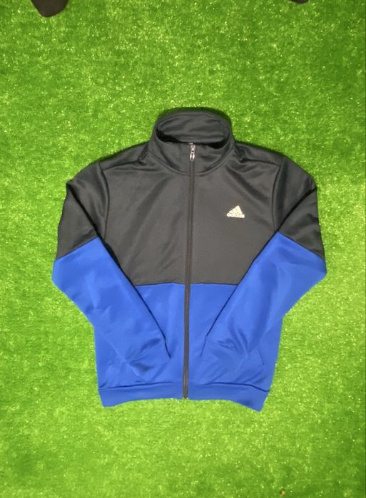 Анцунг Addidas.