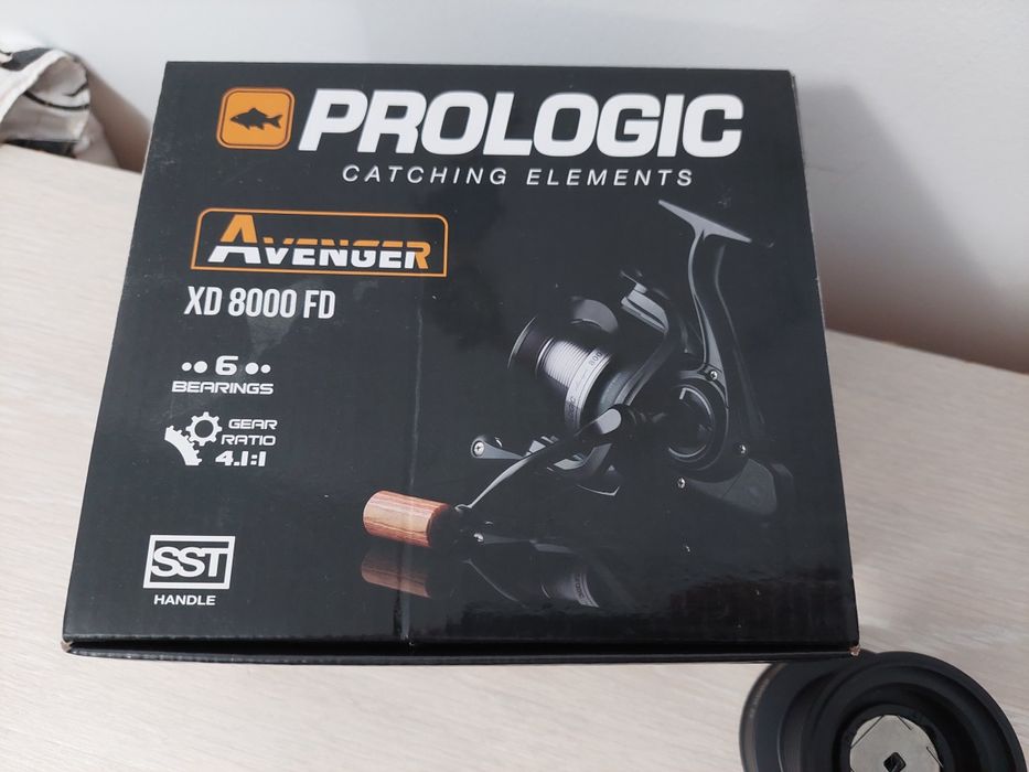 2 Prologic Avanger XD8000 SST si lanseta Hakuyo