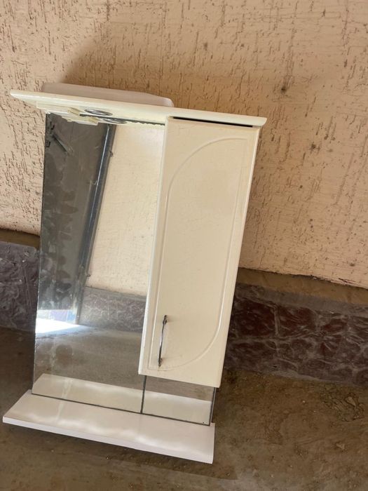 Продается Шкаф с зеркалом