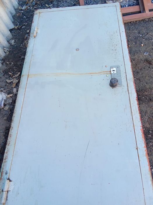 Продается железная дверь