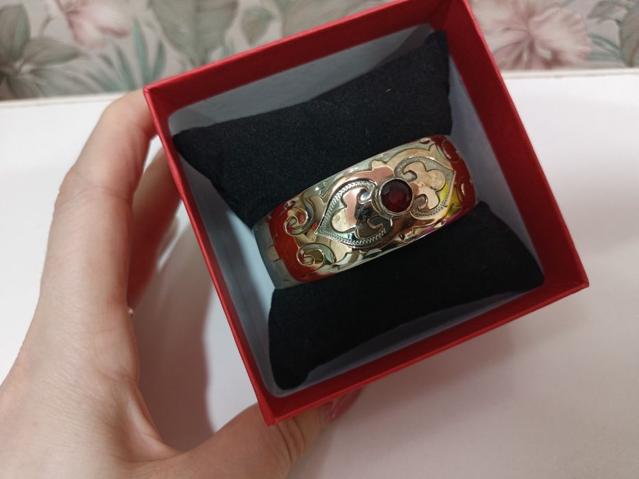 Продам браслет новый