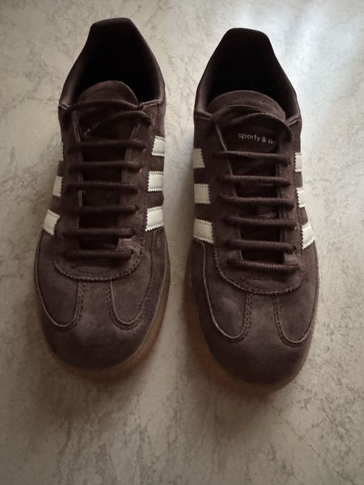 Кафяви велурени обувки на ADIDAS SPORTY&RICH