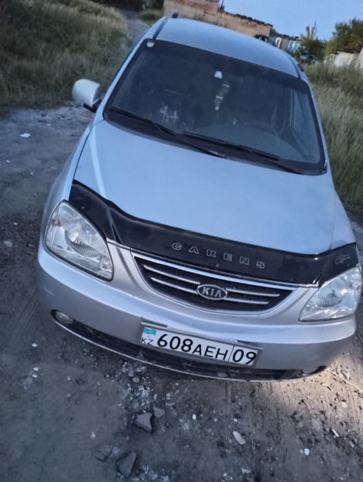 Автомобиль Kia Carens