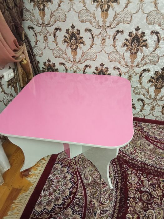 Bolalar uchun mahsus  stol sotiladi.