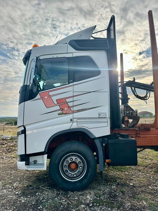 Volvo FH 16 cu macara forestiera