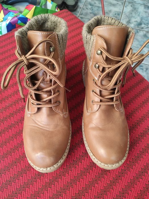 Ghete din piele 100%, nr. 41.
Foarte comode, foarte ușoare pr