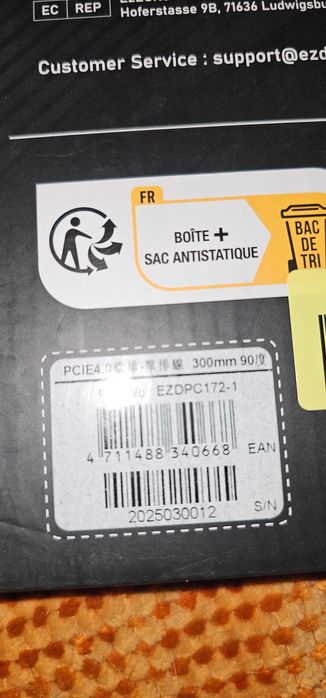 Cablu Riser EZDIY-FAB Right Angle, 300mm placa video verticala