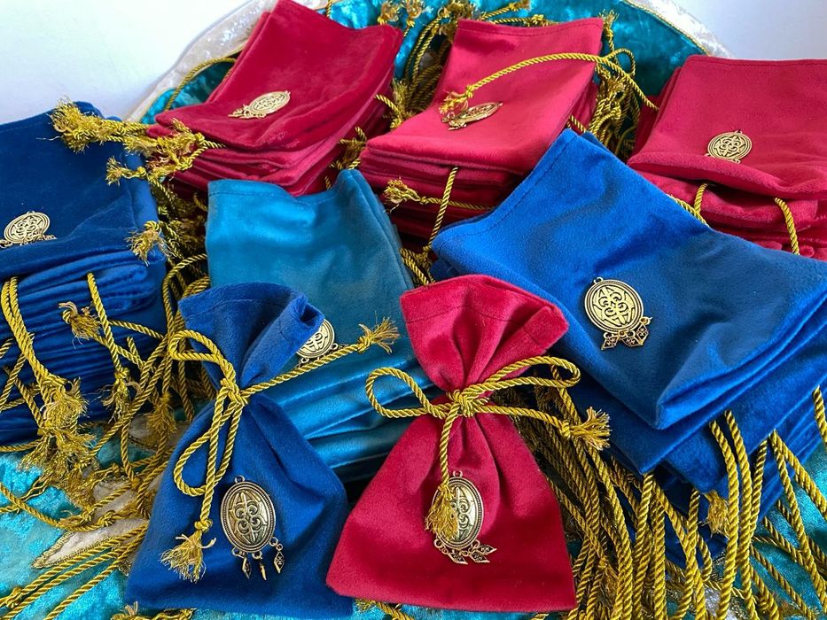 Той бастар Мешки Бомбонерки