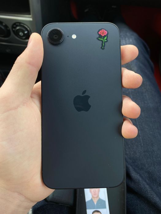 Продам Айфон 16е как новый