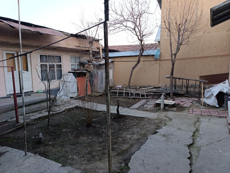 Uy sotiladi Olmozor Tumanida 3 sotix