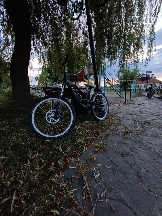 Vând urgent bicicleta downhill/freeride  yt tues 2.0 ltd