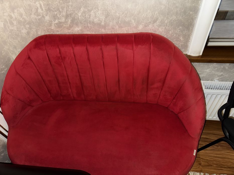 Диван красный AIKO