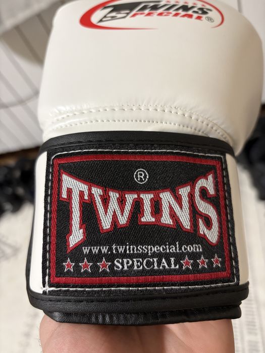 Боксови ръкавици Twins 16oz