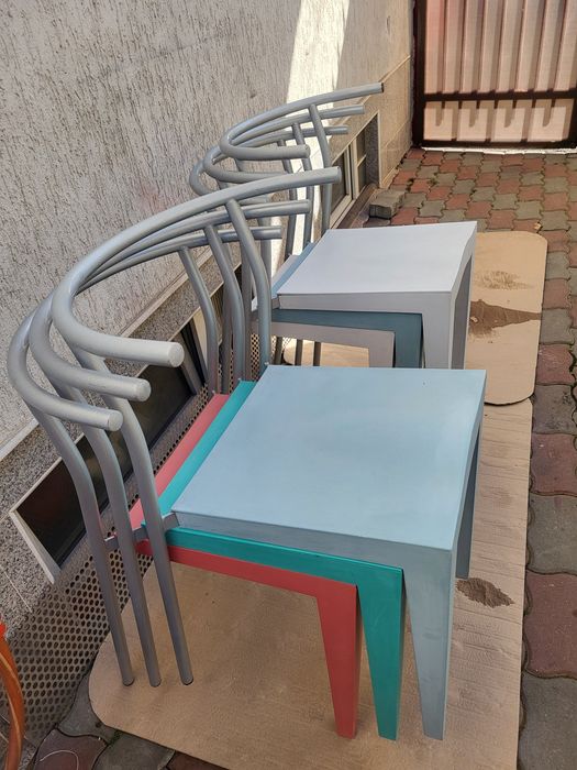 Scaune din plastic si metal