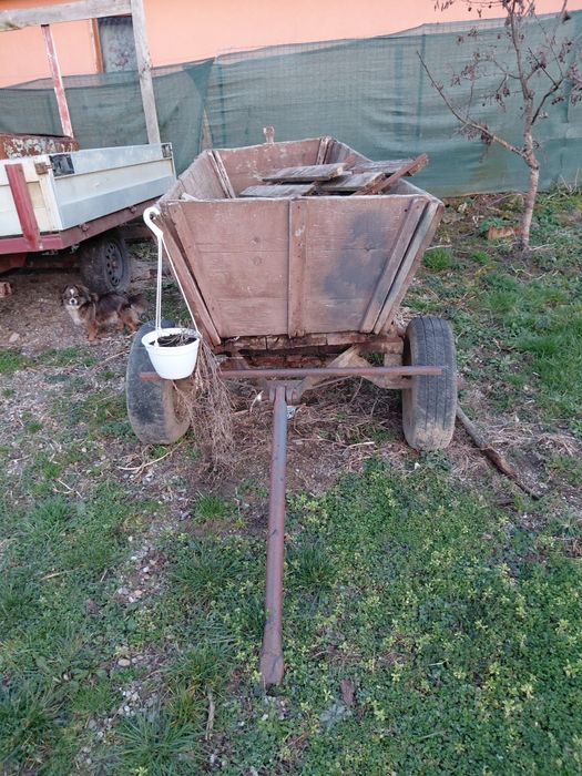 Vând cauciuc tractor una pereche pe30. Și una pe 20