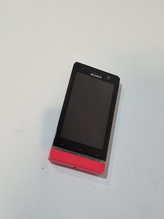 Telefon Sony Xperia fără capac la baterie