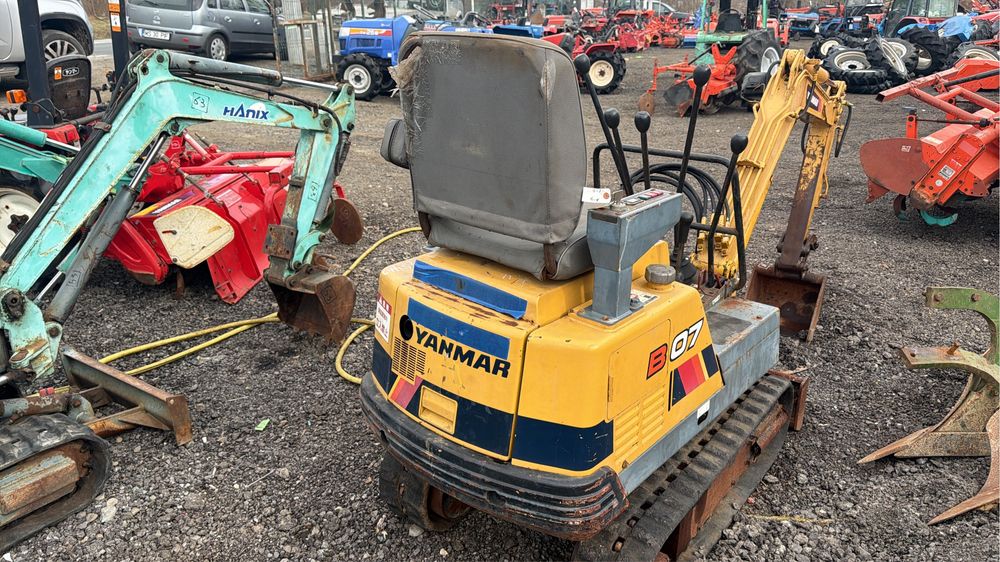 Excavator mic yanmar de 800 kg