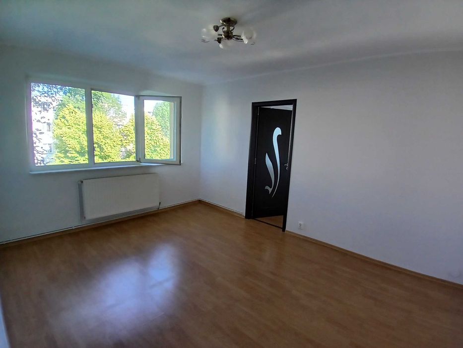 Proprietar - vand apartament 2 cam in Trivale 2, et 3/4