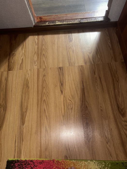 Продам ломинат около 100 кв