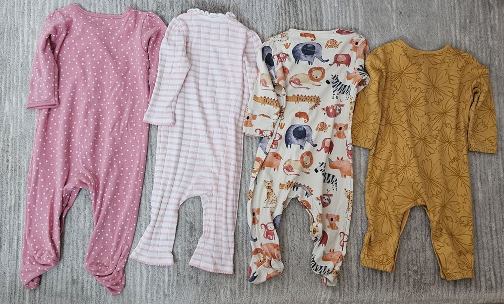 Set 4 pijamale fetite marime 3-6 luni