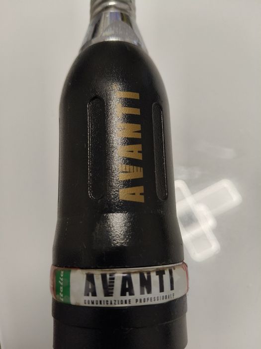 Vând antenă stație CB Avanti Regale Plus și talpă magnetică Storm.