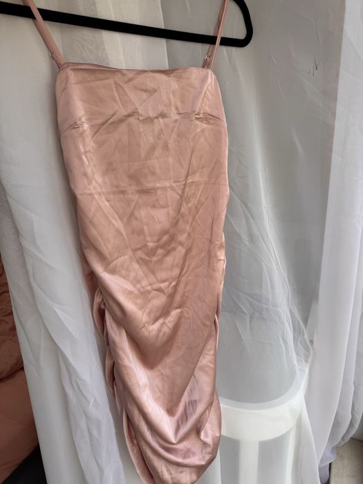 Rochie nouă, cu etichetă, culoare roz pudrat frumoasă